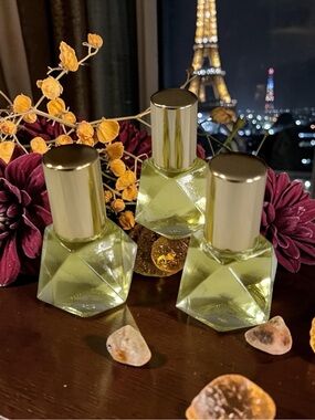 Orchid & Vine Aromatherapy Luxurious Body Oil Scent Roller Midnight Dahlia